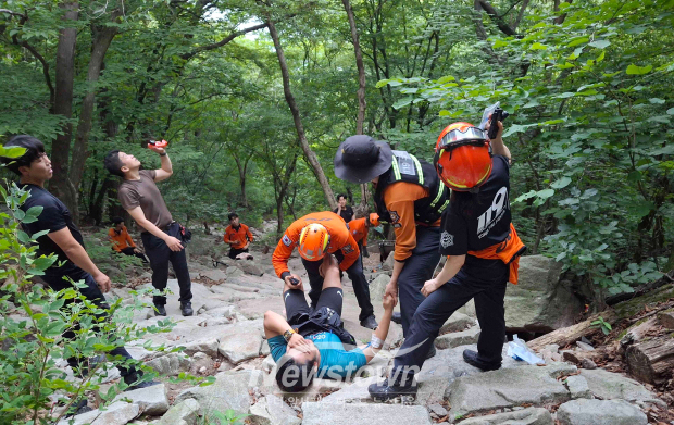 계룡산 관음봉 산악사고(사진 / 공주소방서 제공)
