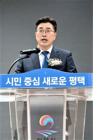 최원용 평택시장 당선인 "시민의 선택 무겁게 받아들여"...당선증 수령 ... - 뉴스 썸네일 이미지